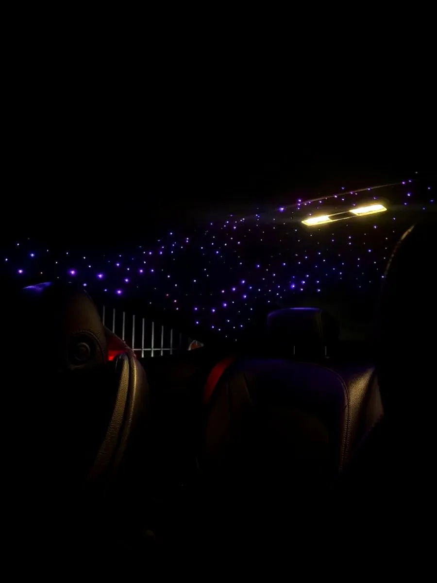 Ciel de toit étoilé dans la Mercedes-AMG C43 Stage 1